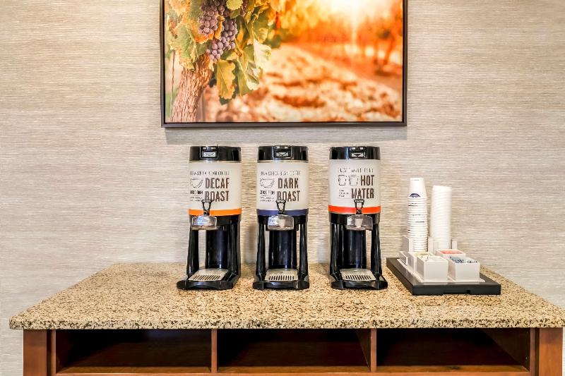 Hampton Inn & Suites Windsor  Sonoma Wine Country