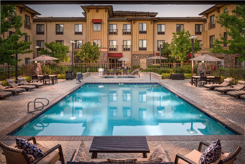 Hampton Inn & Suites Windsor  Sonoma Wine Country