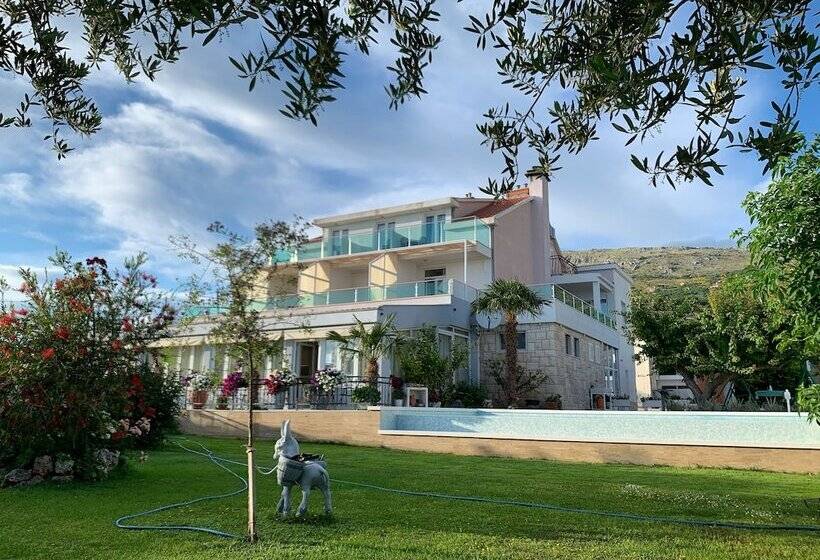 Хостел Villa Pitomcia