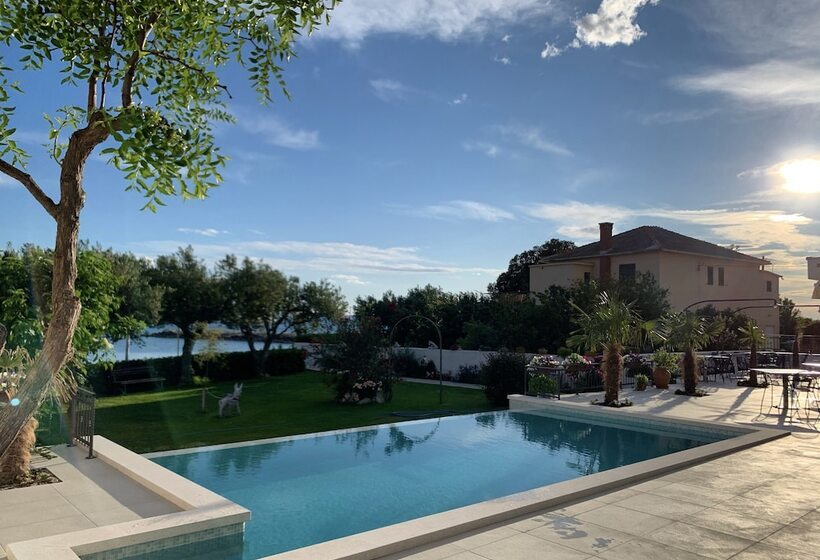 簡易ホテル Villa Pitomcia