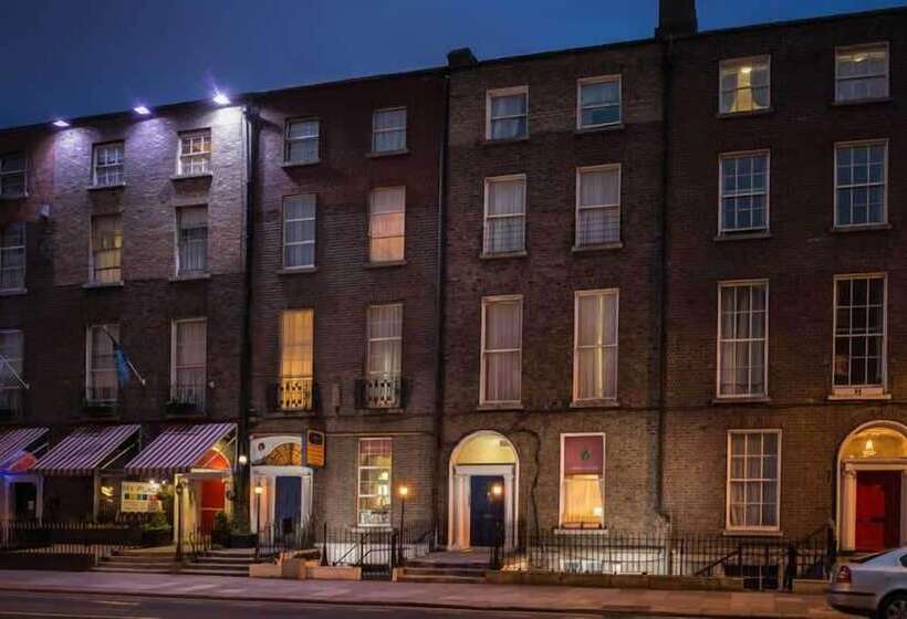 בית מלון כפרי Abbott Lodge