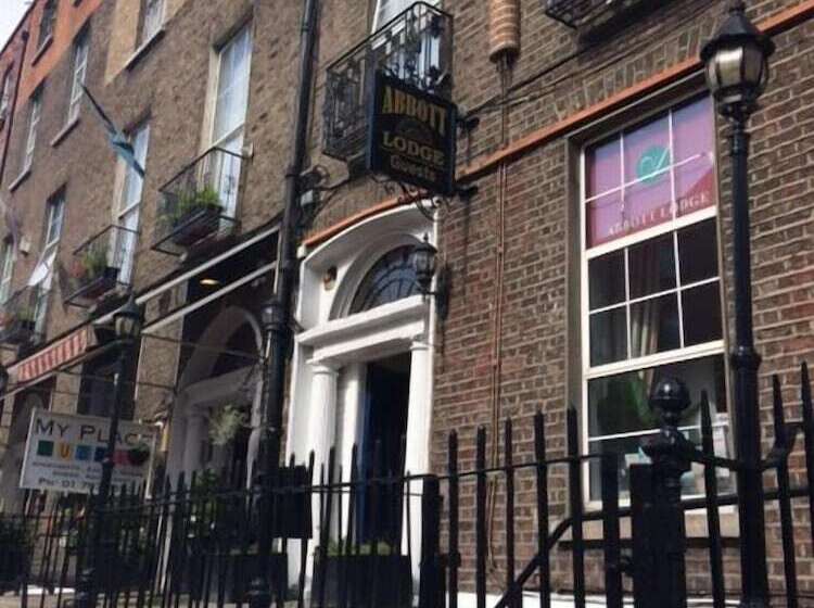 בית מלון כפרי Abbott Lodge