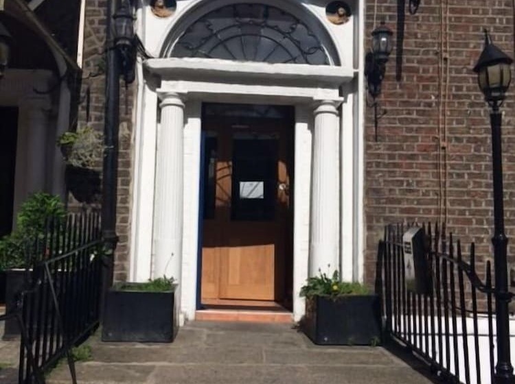 בית מלון כפרי Abbott Lodge