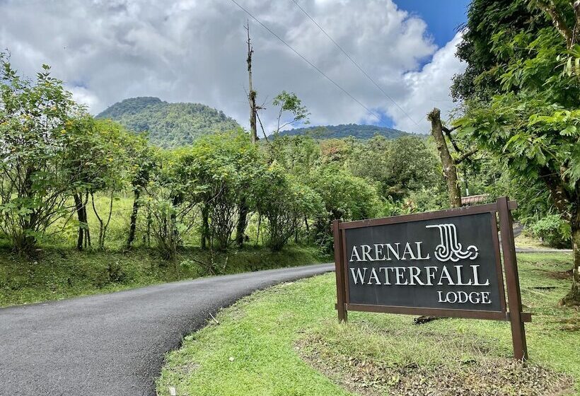 فندق Arenal Waterfall Lodge