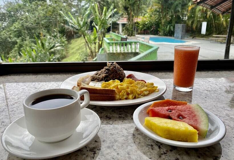 فندق Arenal Waterfall Lodge