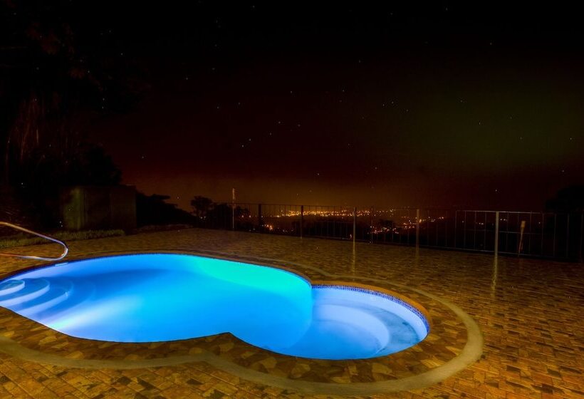 فندق Arenal Waterfall Lodge