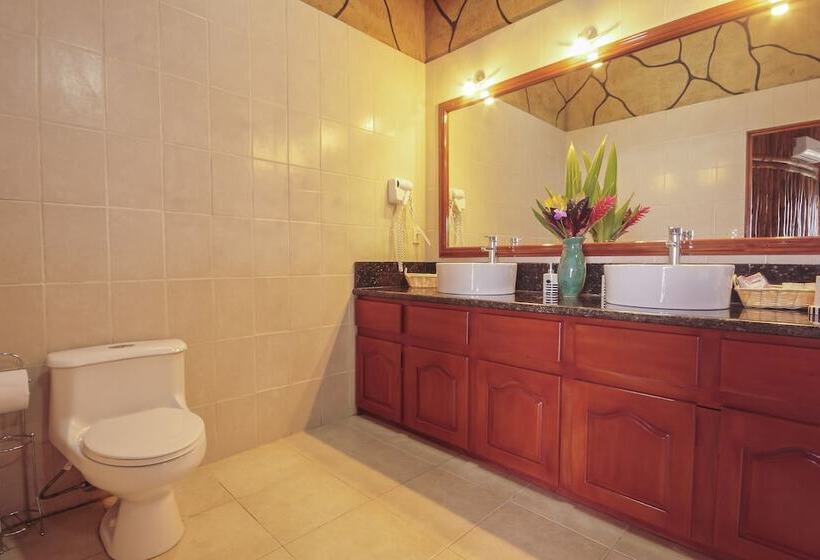 فندق Arenal Waterfall Lodge