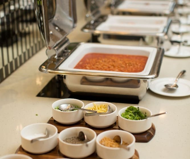 Ashlee Plaza Patong Hotel & Spa