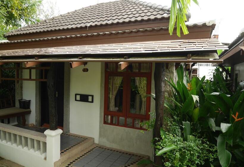 호텔 Bangtao Beach Chalet Resort