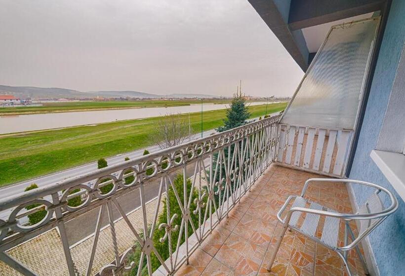 בית מלון כפרי Black Lord