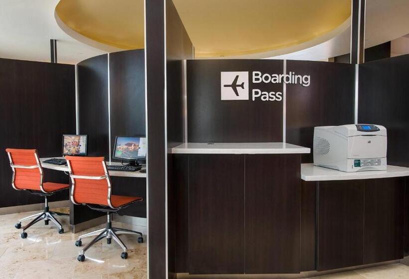 فندق Courtyard By Marriott Sacramento Cal Expo