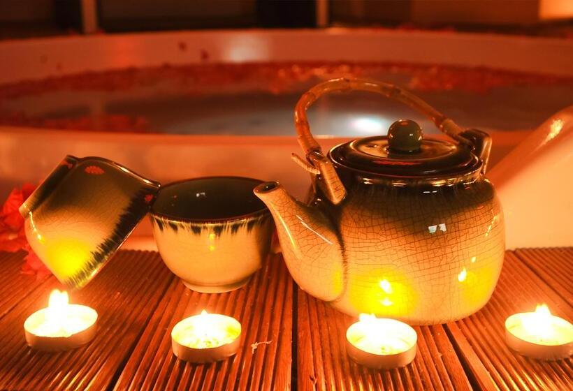 Cratos Premium Hotel Casino & Spa