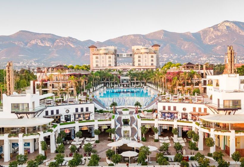 Cratos Premium Hotel Casino & Spa