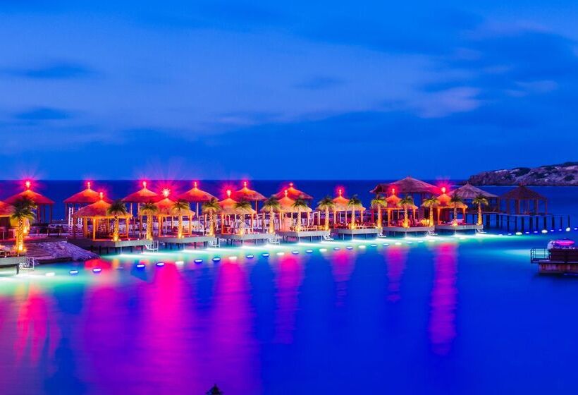 Cratos Premium Hotel Casino & Spa