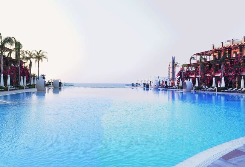 Cratos Premium Hotel Casino & Spa