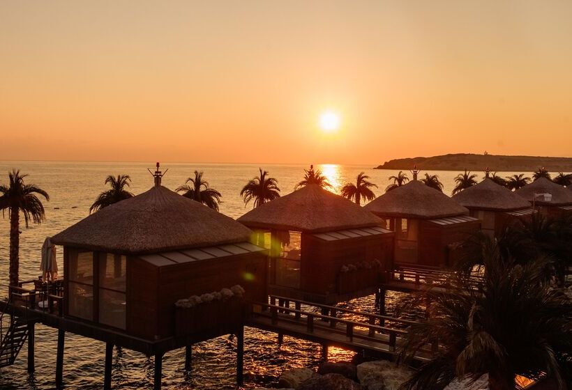 Cratos Premium Hotel Casino & Spa