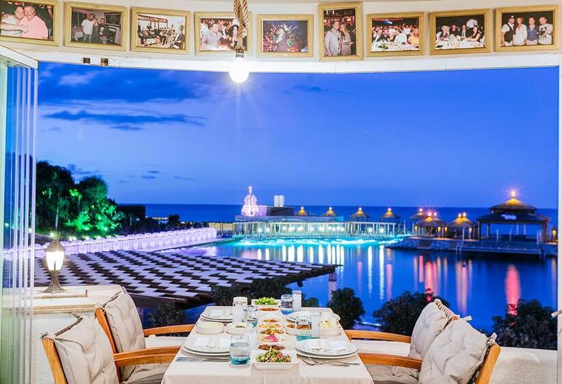 Cratos Premium Hotel Casino & Spa