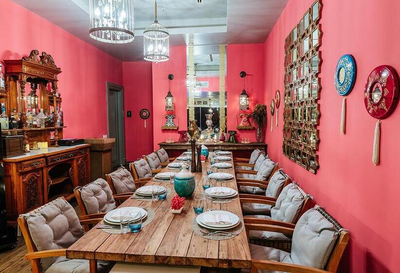 Cratos Premium Hotel Casino & Spa