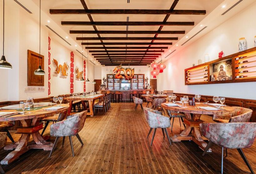 Cratos Premium Hotel Casino & Spa