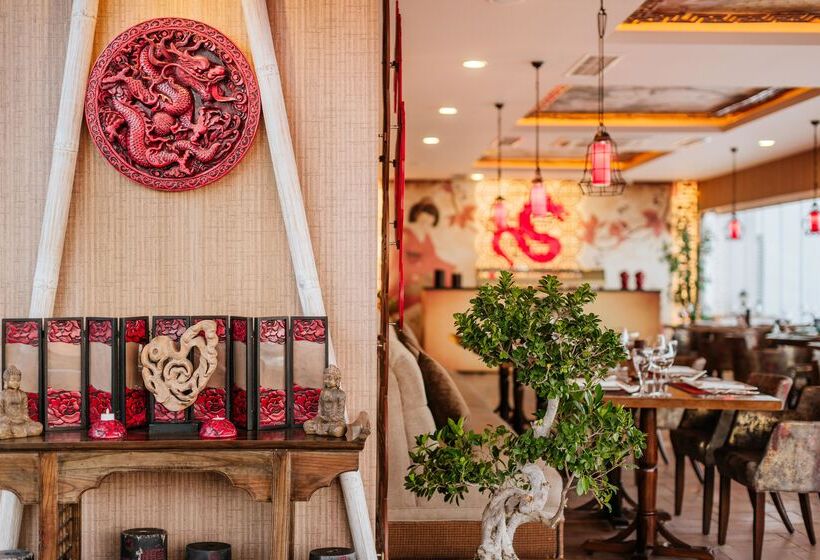 Cratos Premium Hotel Casino & Spa