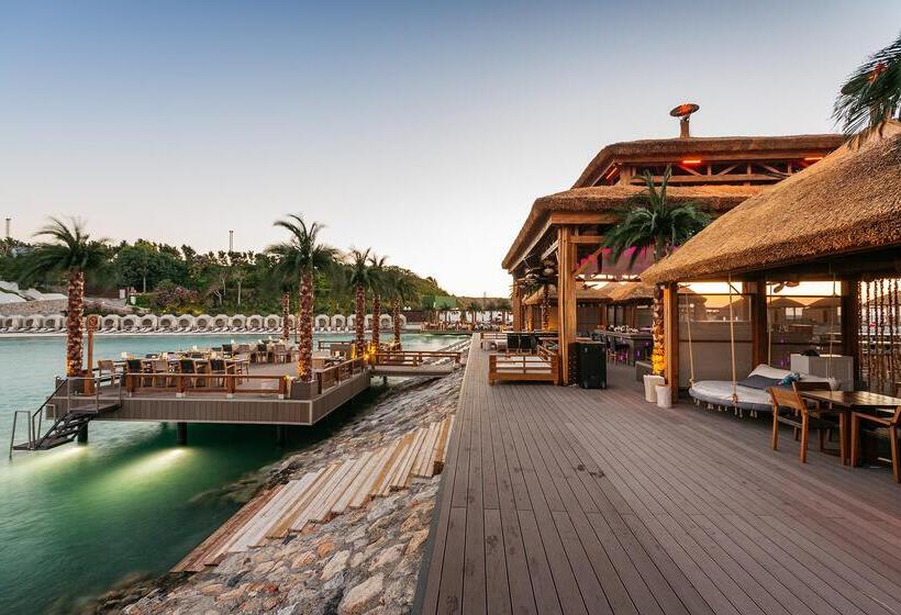 Cratos Premium Hotel Casino & Spa