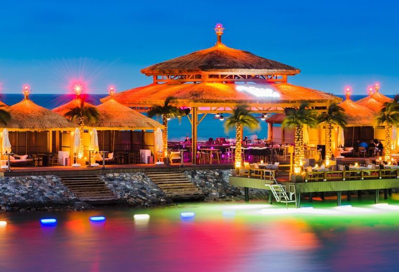 Cratos Premium Hotel Casino & Spa