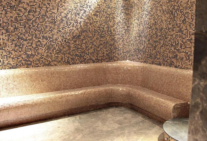 Cratos Premium Hotel Casino & Spa