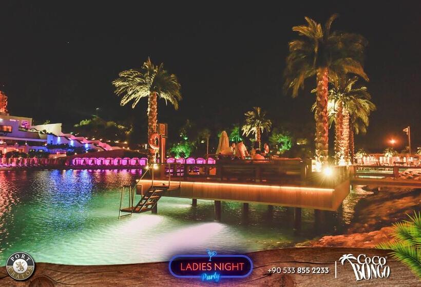 Cratos Premium Hotel Casino & Spa