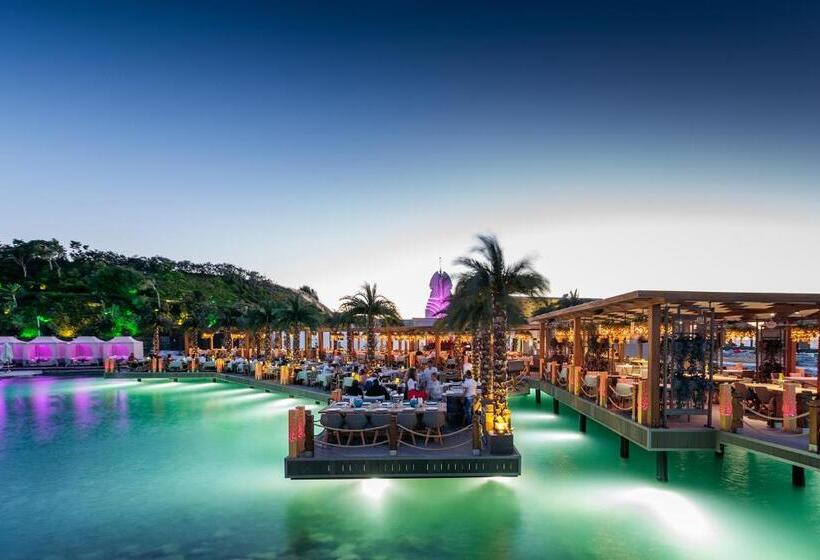 Cratos Premium Hotel Casino & Spa