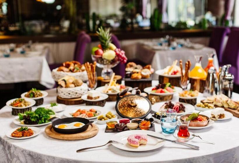 Cratos Premium Hotel Casino & Spa