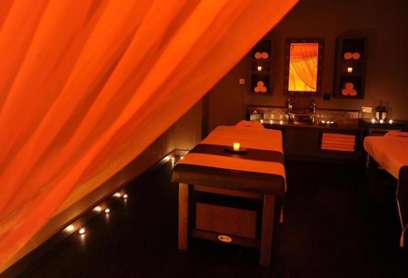 Cratos Premium Hotel Casino & Spa