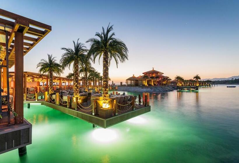 Cratos Premium Hotel Casino & Spa