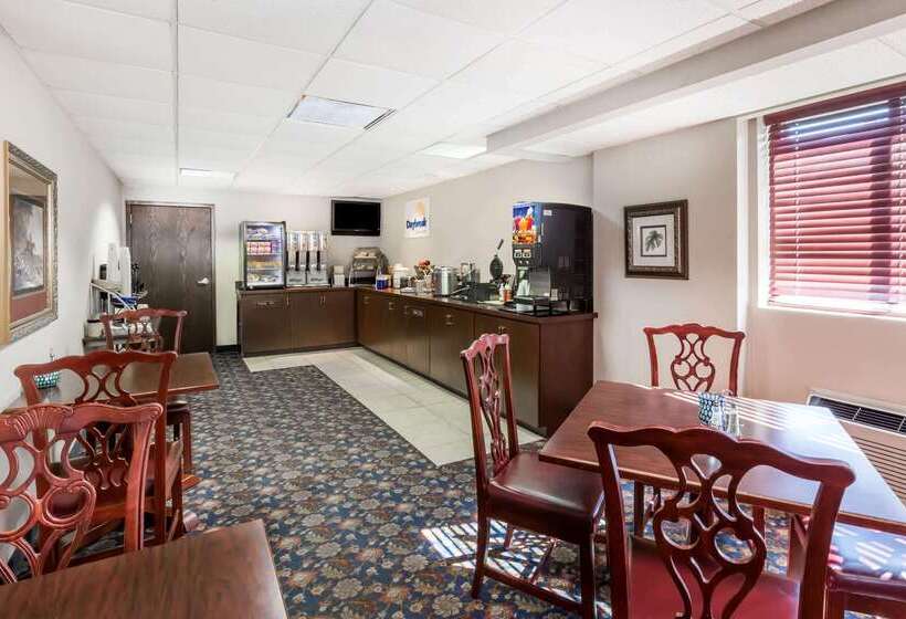 Отель Days Inn By Wyndham Grand Island I80