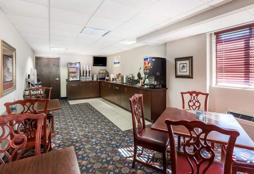 Отель Days Inn By Wyndham Grand Island I80