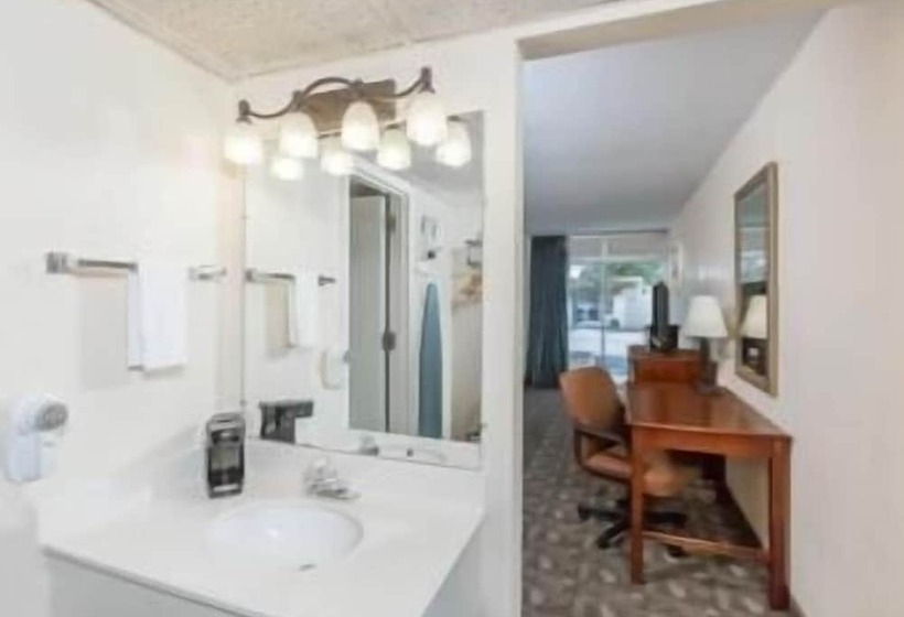 Отель Days Inn By Wyndham Grand Island I80