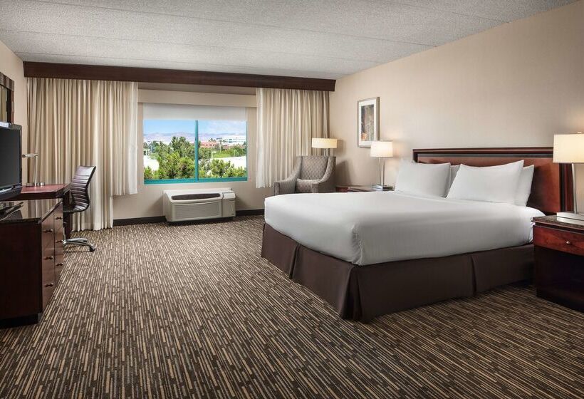 בית מלון כפרי Doubletree By Hilton Las Vegas Airport