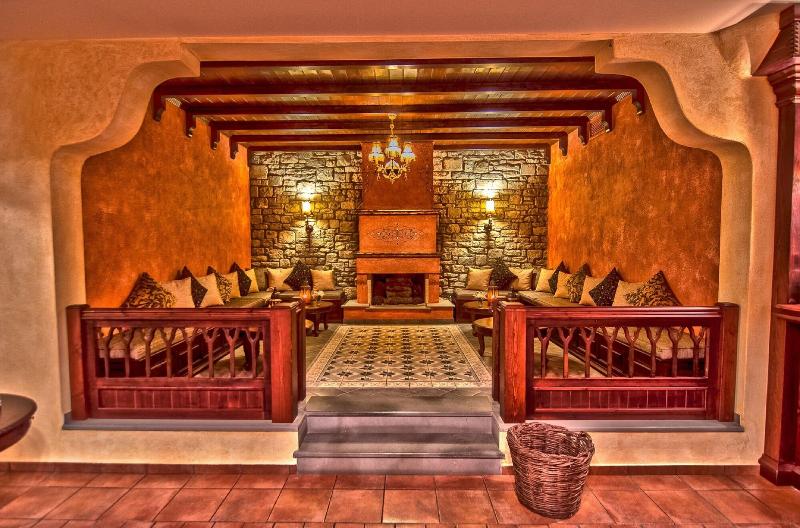 فندق Doupiani House