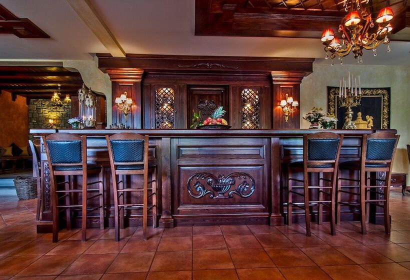 فندق Doupiani House