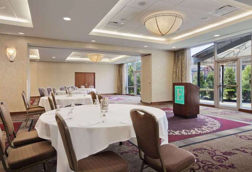 فندق Embassy Suites Buffalo