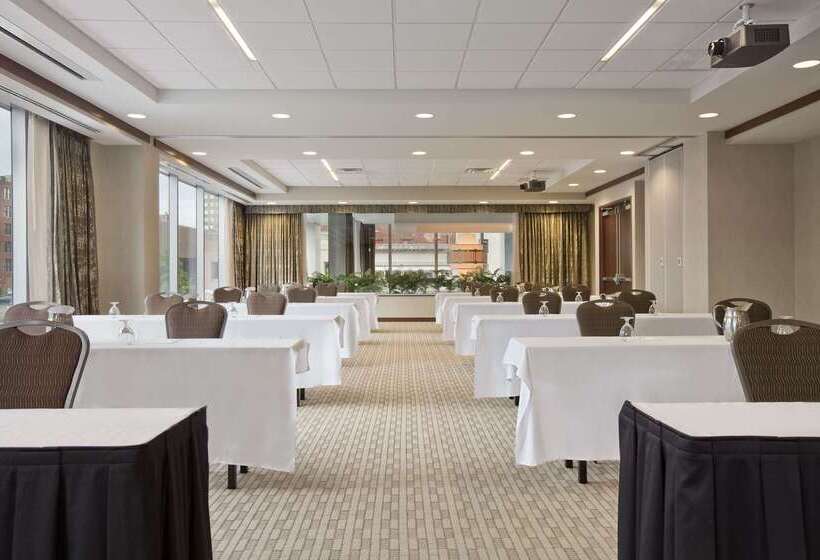 فندق Embassy Suites Buffalo