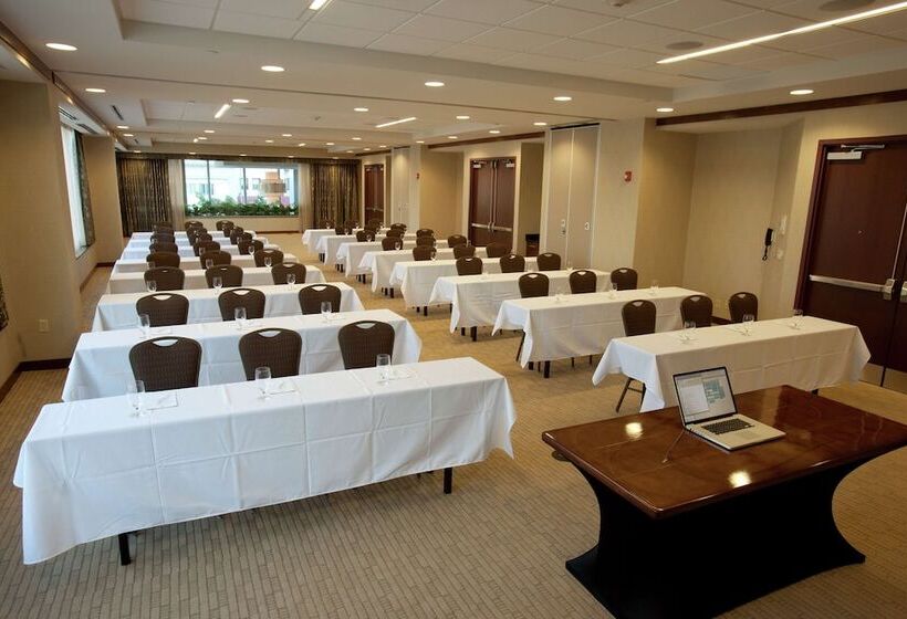 فندق Embassy Suites Buffalo