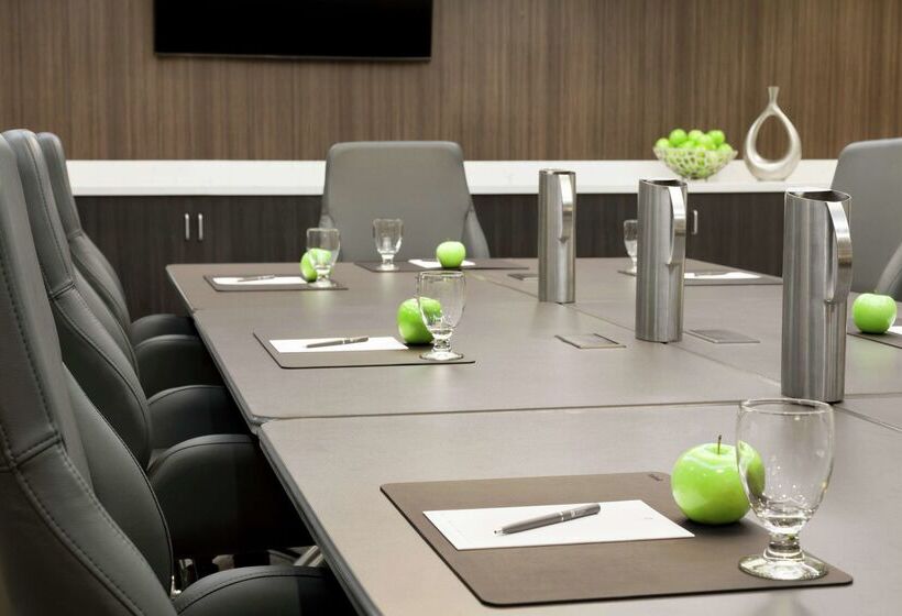 فندق Embassy Suites By Hilton Arcadia Pasadena Area