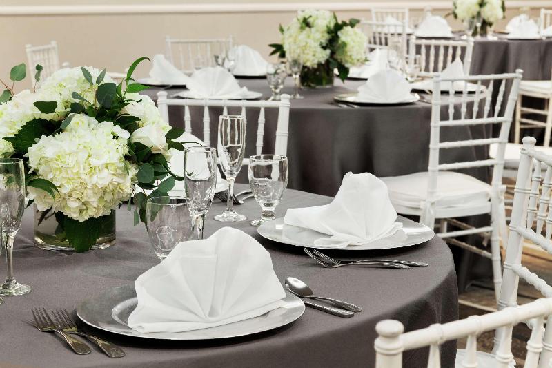 فندق Embassy Suites By Hilton Arcadia Pasadena Area