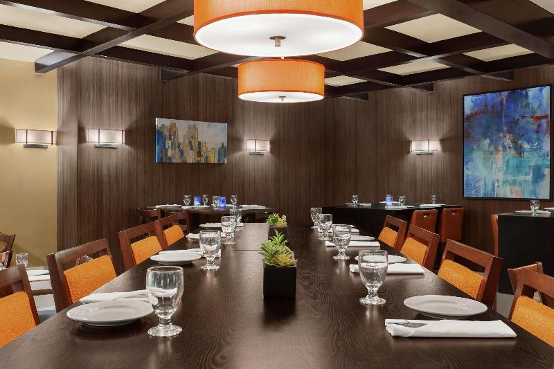 فندق Embassy Suites By Hilton Arcadia Pasadena Area