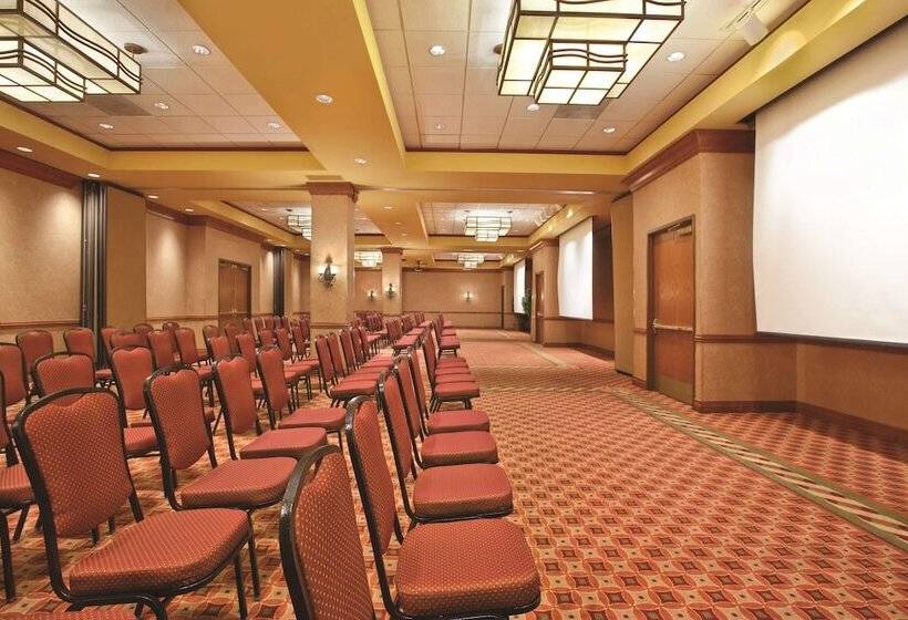 فندق Embassy Suites By Hilton At Hot Springs Convention Center