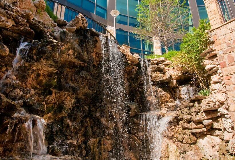 בית מלון כפרי Embassy Suites San Antonio Riverwalk Downtown