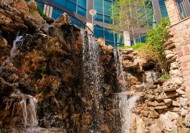 בית מלון כפרי Embassy Suites San Antonio Riverwalk Downtown