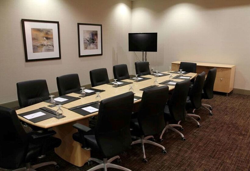 فندق Embassy Suites Ontario Airport