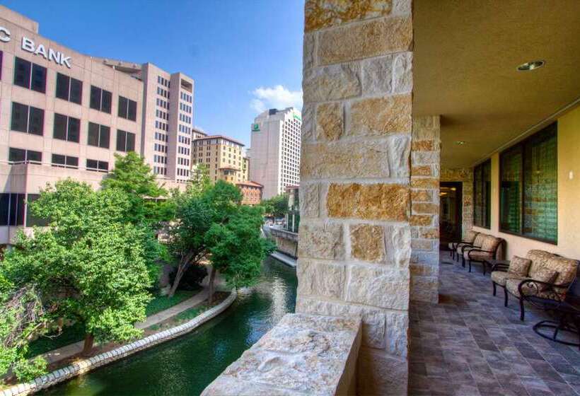 בית מלון כפרי Embassy Suites San Antonio Riverwalk Downtown