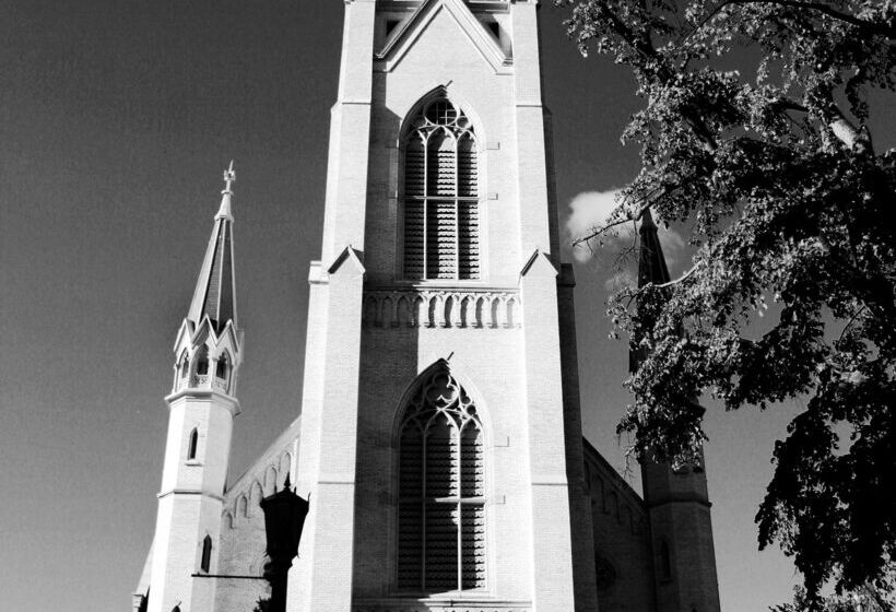 هتل Larkspur Landing South Bend